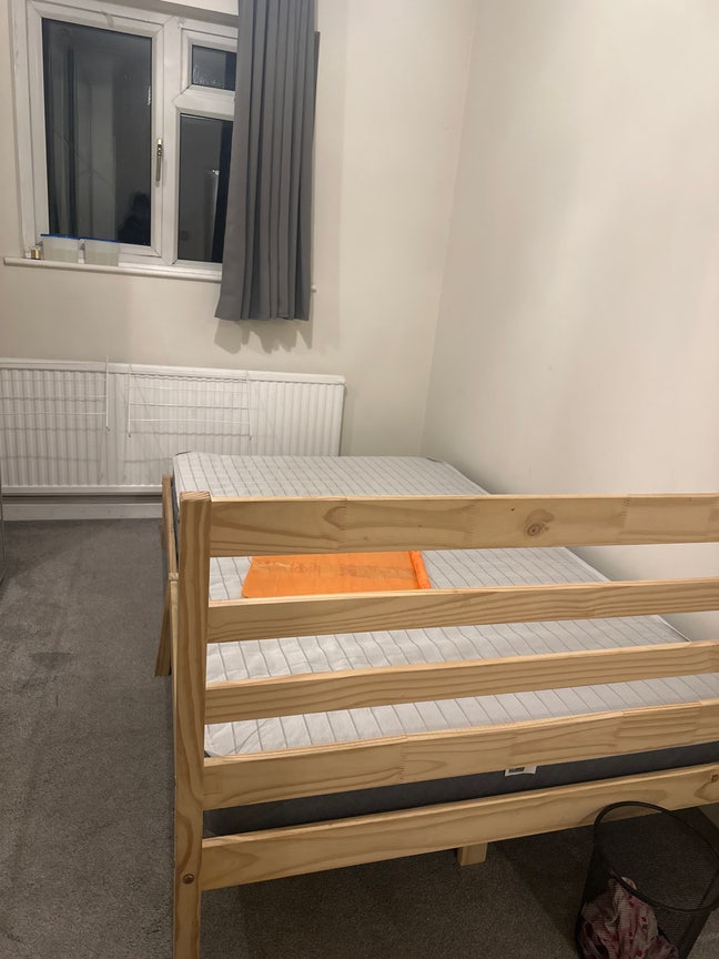 Single room 5 mins walk from Romford Station Main Photo