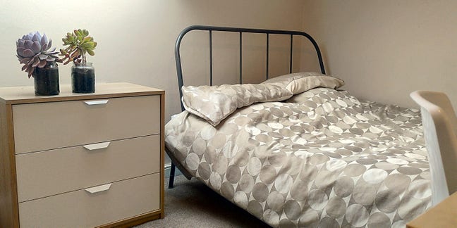 Big bright double attic room Main Photo