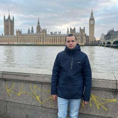 Whole Property  have 2 rooms  by 2 males Main Photo