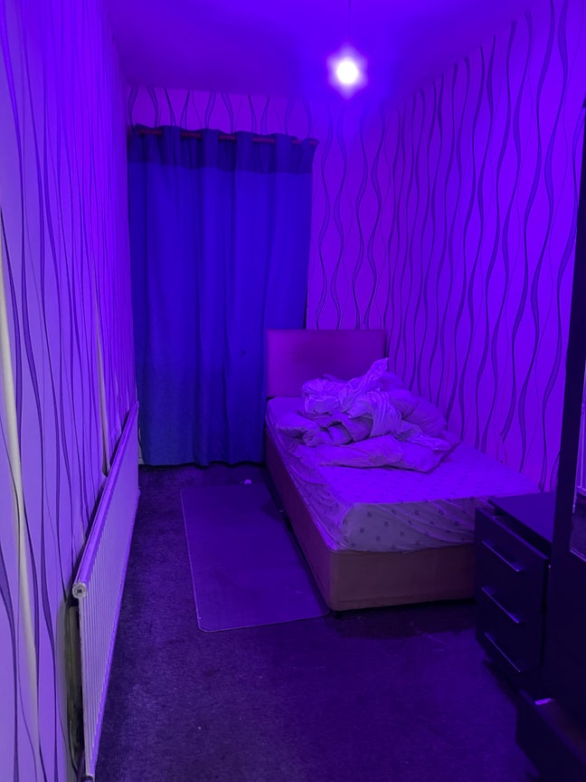 1 room for rent call for more information  Main Photo