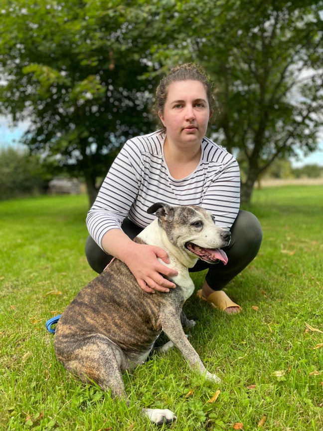 Female (27) wanting self-contained rental Main Photo