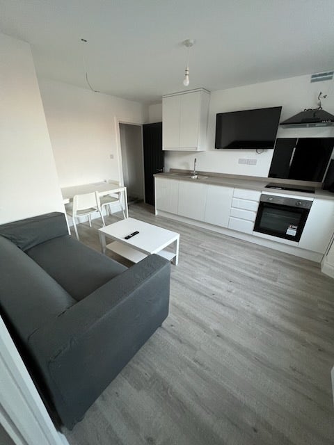 Modern 1 Bed Garden Flat Available Inc Bills Main Photo
