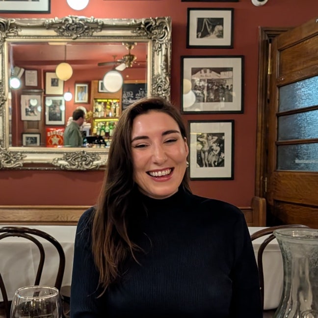 Irish,30s,sociable girl looking chill flat  Main Photo