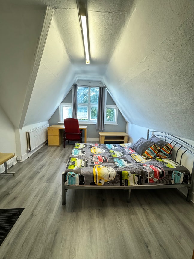 Double  Room  Available Now . inc Bills  Main Photo