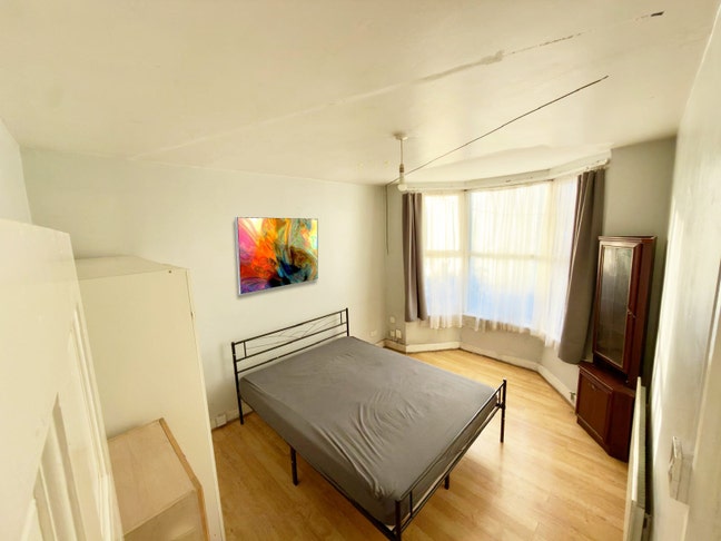 Ready to Move Near Harrow Wealdstone St. HA3 7SY Main Photo