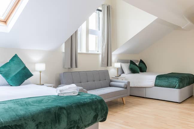 Perfect for Contractors/North Wales/9 Beds/Parking Main Photo