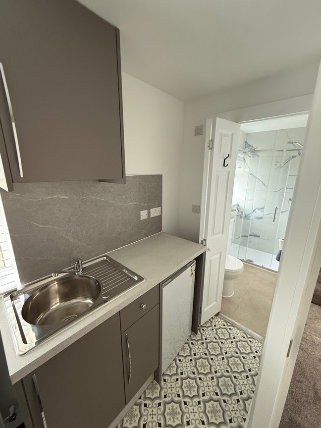 Employed and non employed UC claimants OVER 25  Main Photo