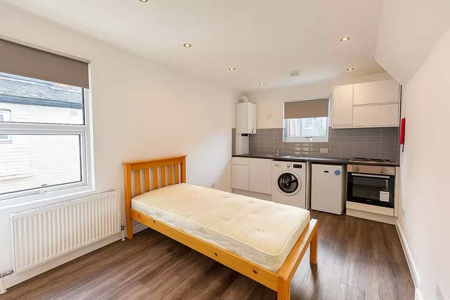Studio FLAT Available on Harringay Road, London. Main Photo