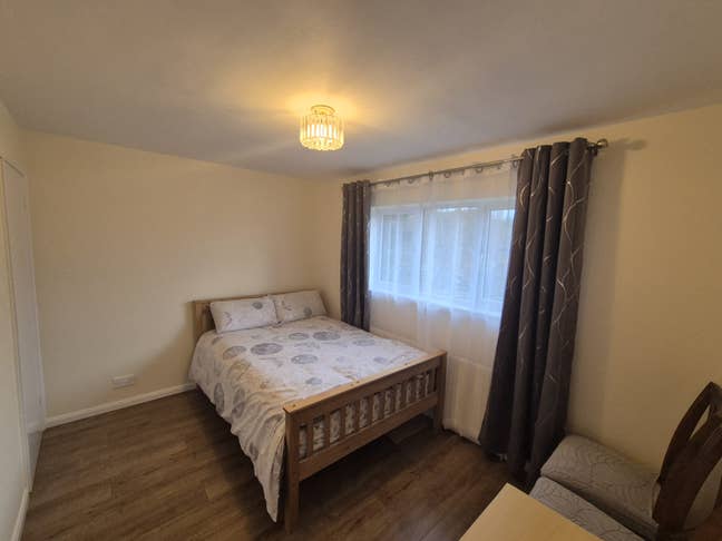 Rent room Main Photo