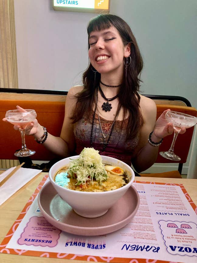 I am a professional female aged 21. I am look... Main Photo