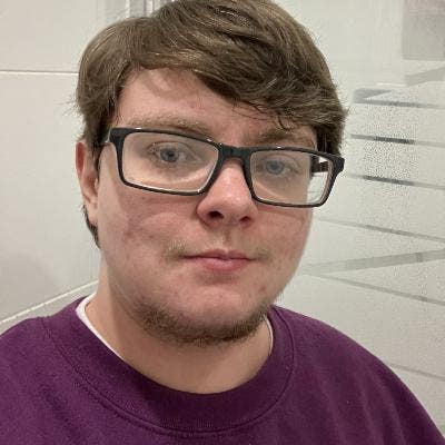 Medway professional seeks LGBT+ friendly household Main Photo