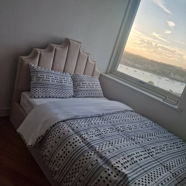 Spacious double room for rent in a shared house. Main Photo