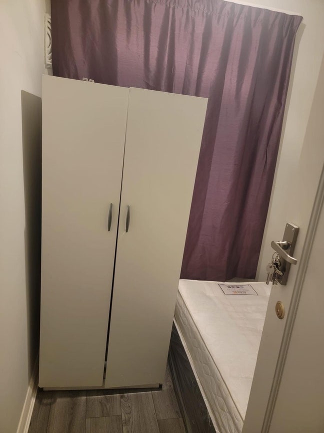 Small room available  Main Photo