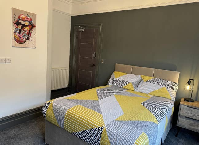 Newly Refurbished High-End Hmo in Great Location Main Photo