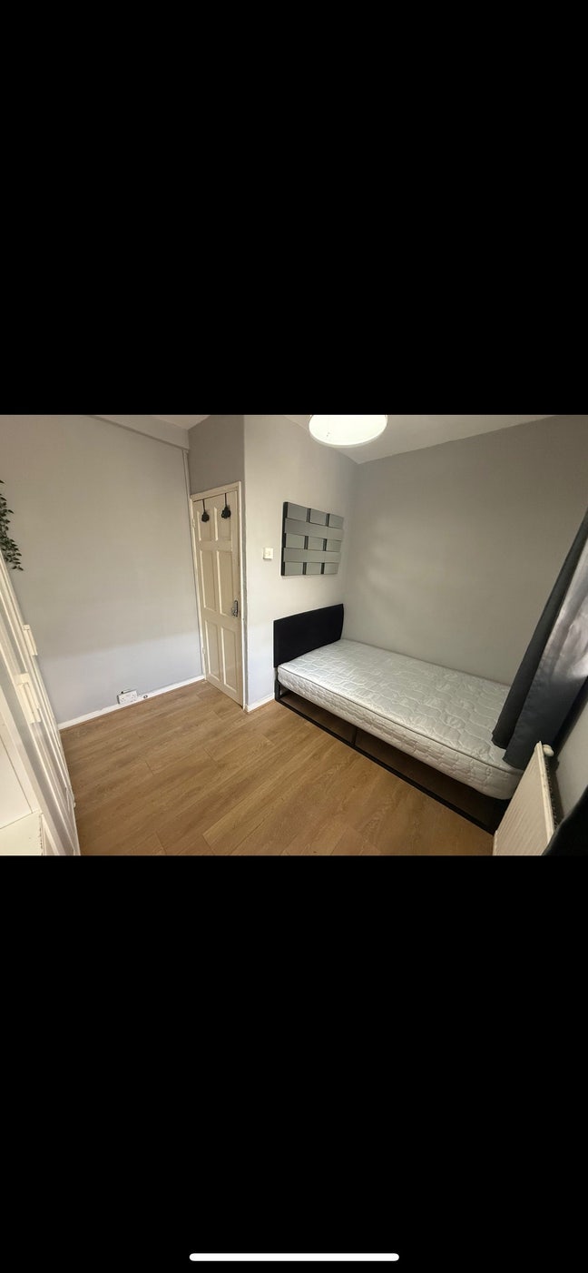 Short-term room available Main Photo