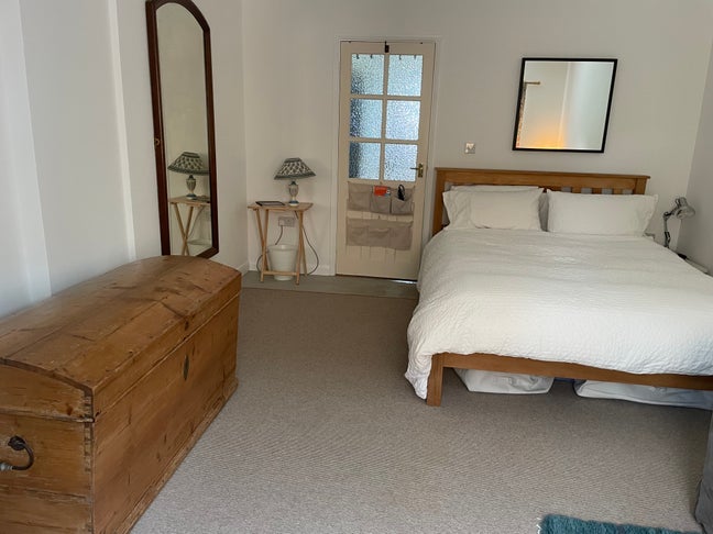 Private room with en-suite  Main Photo