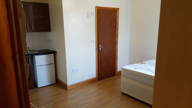 Large double room/studio ensuite. Bills Inc. Main Photo