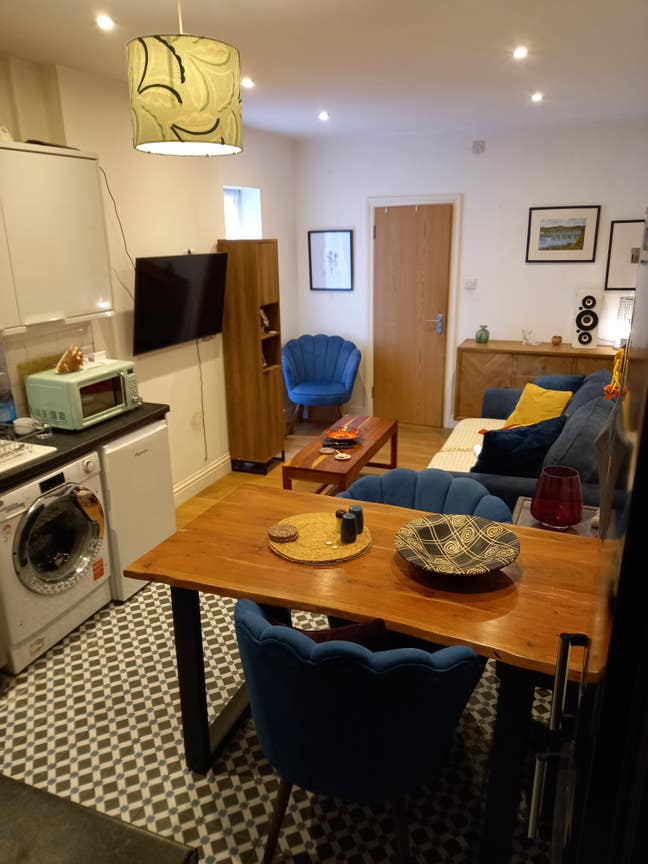 Quiet, comfy and clean. Short /long term.  Main Photo