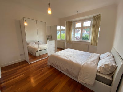 Double en-suite in quite area  Main Photo