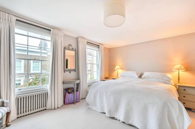 Large Room Available Luxury House  Main Photo