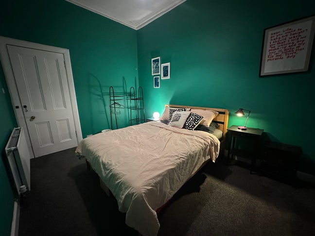 Double room in bright, friendly Southside home  Main Photo