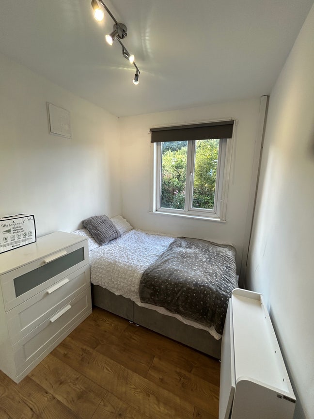 Cozy Double, Graduate-Female Hse Headingley! Main Photo