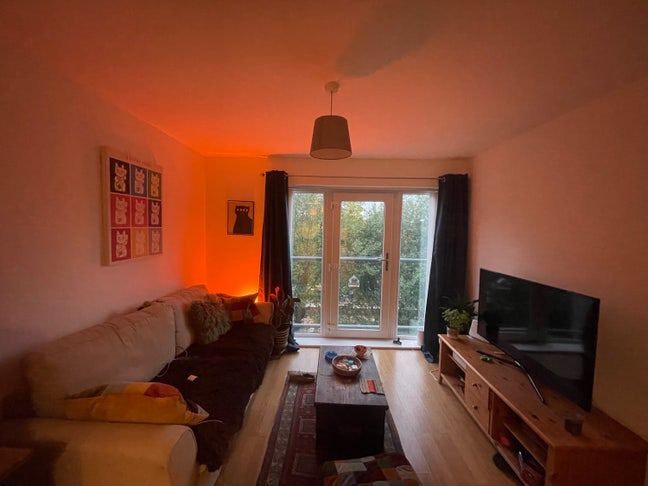 Bedroom in spacious 2 bed flat. Main Photo