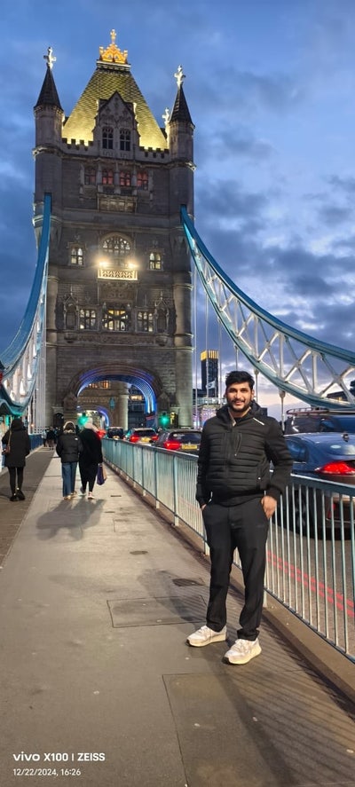 Professional Male seeks a single or double room Main Photo