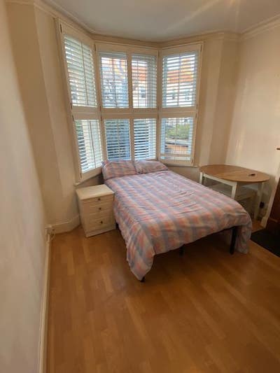 Wimbledeon.2 rooms avail. own bathroom. 1 min tran Main Photo