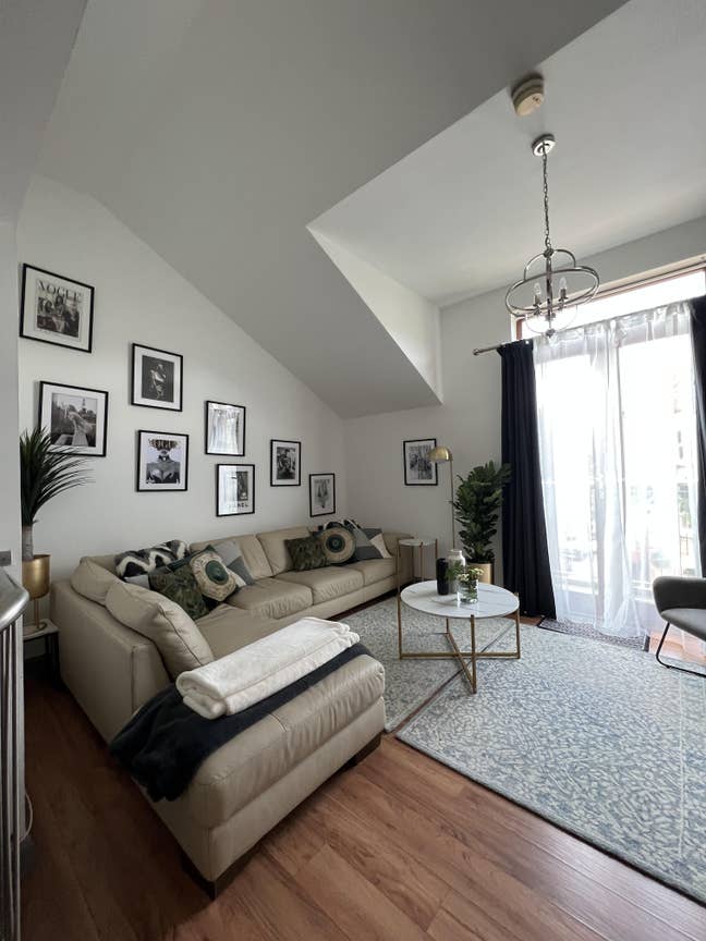 ------ Stunning 2 Bedroom Apartment ------- Main Photo