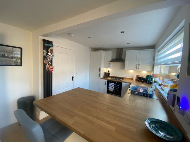 Double room available in 3 bed house Main Photo