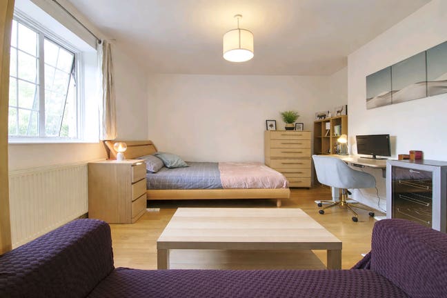 Garden house with living area Main Photo