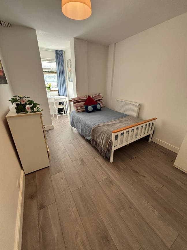 🌿🛏 Modern Double Room in Oval – SW8 | Bills Incl Main Photo