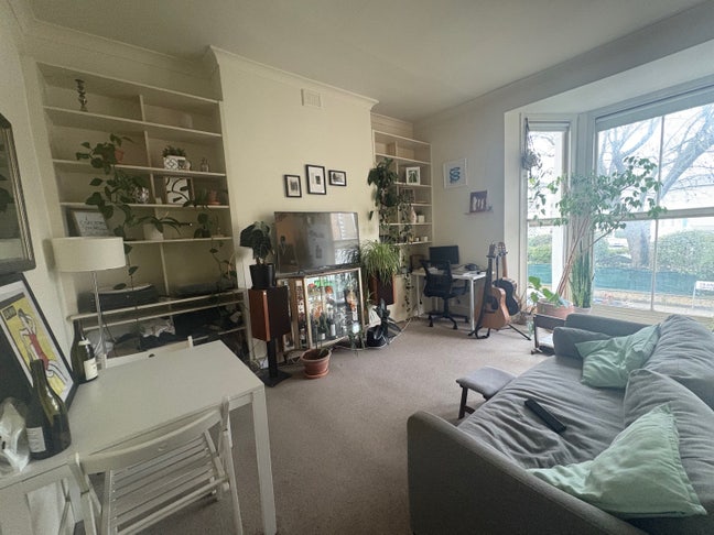 Double Room by Highbury and Islington Station Main Photo