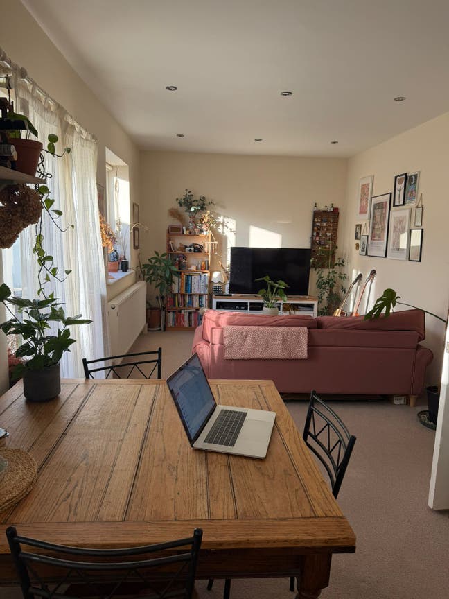 Single room to rent in a beautiful 2 bedroom flat Main Photo