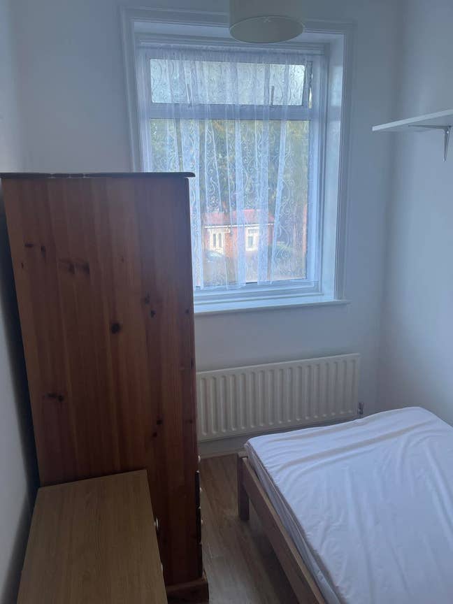 Two cozy rooms 5-10 minutes walk from Canons Park  Main Photo