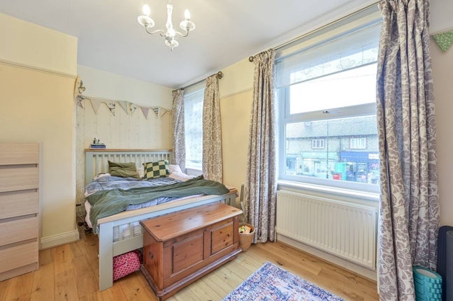 Spacious double room in Wimbledon/Morden area Main Photo