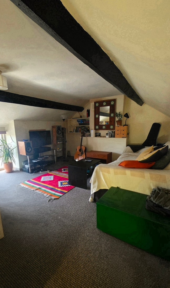 Quirky Above Average Room Main Photo