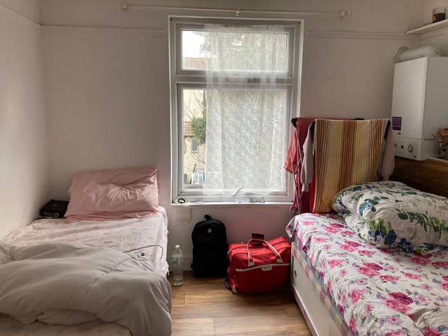 One Sharing seat available For Rent. Main Photo