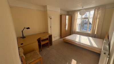 Large room for couples and professionals Main Photo