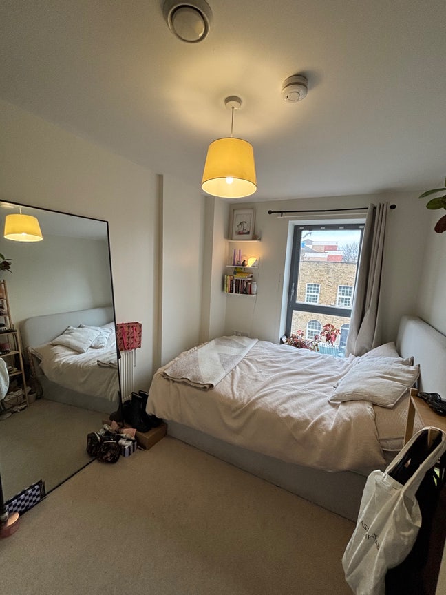 Double Room in Bow Main Photo