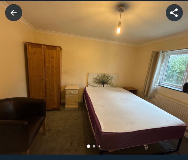 Double room available no deposit pay weekly or mo  Main Photo