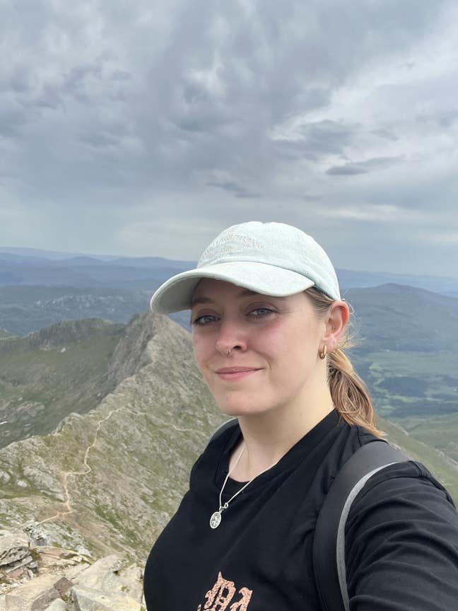 Professional Female seeks a single or double room Main Photo