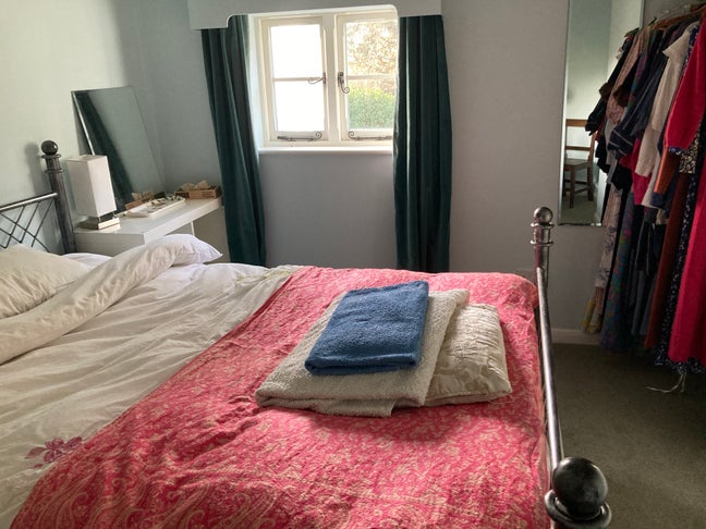 A comfortable room in a family home Main Photo