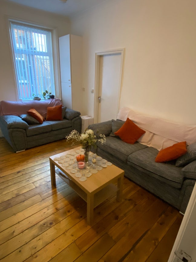 Tenancy Takeover - 2 Bed Ground floor Flat Main Photo