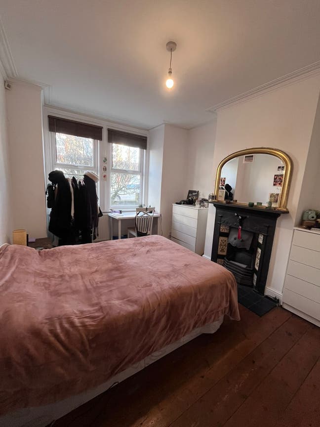 Lrg Double Bedroom, Garden House with dining room Main Photo