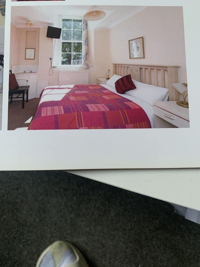 A medium sized room with a double bed Main Photo