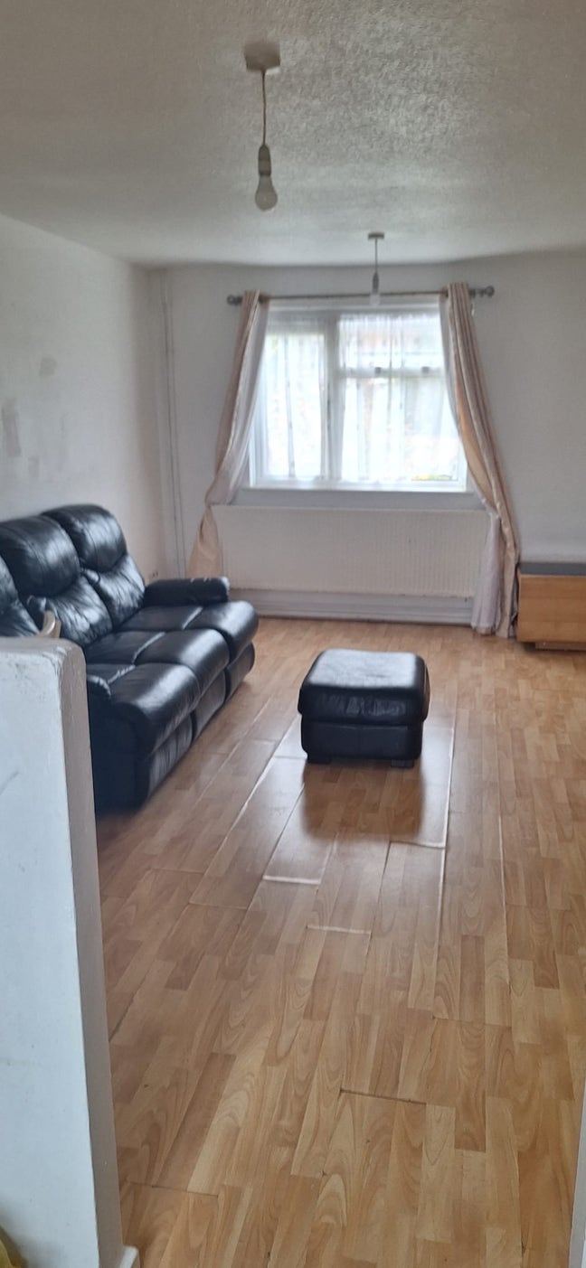 1 room available  Main Photo