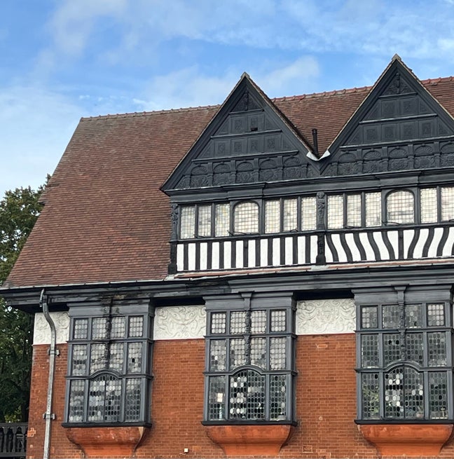 Amazing double room with river views, town center Main Photo