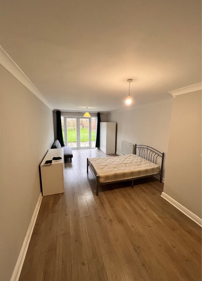  Stansted  Rooms 1Min to Elsenham Station Main Photo